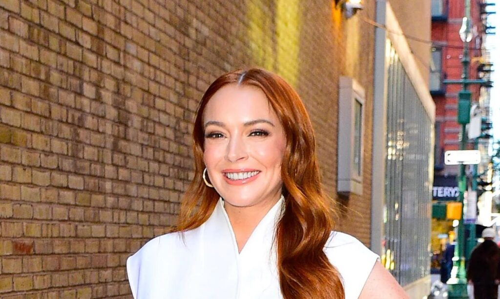 Lindsay Lohan announces she is pregnant, sweetly expecting her first child