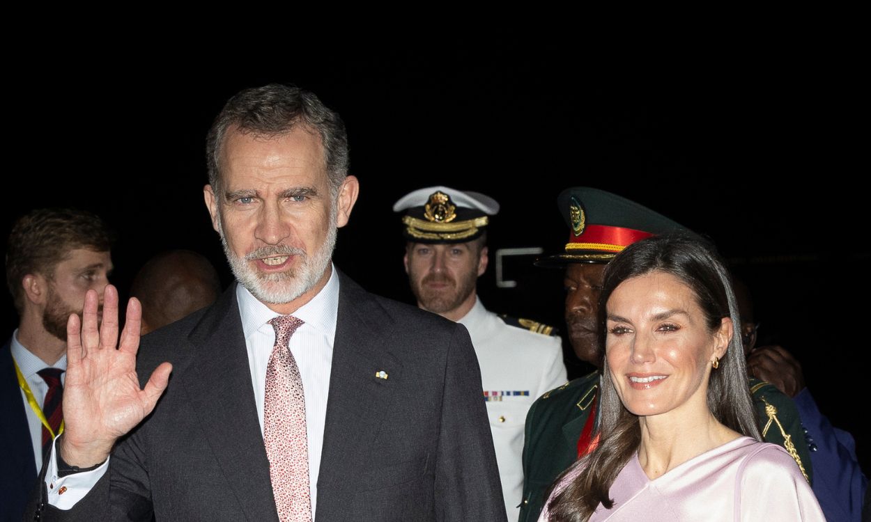 King Felipe VI of Spain, Queen Letizia of Spain and daughters