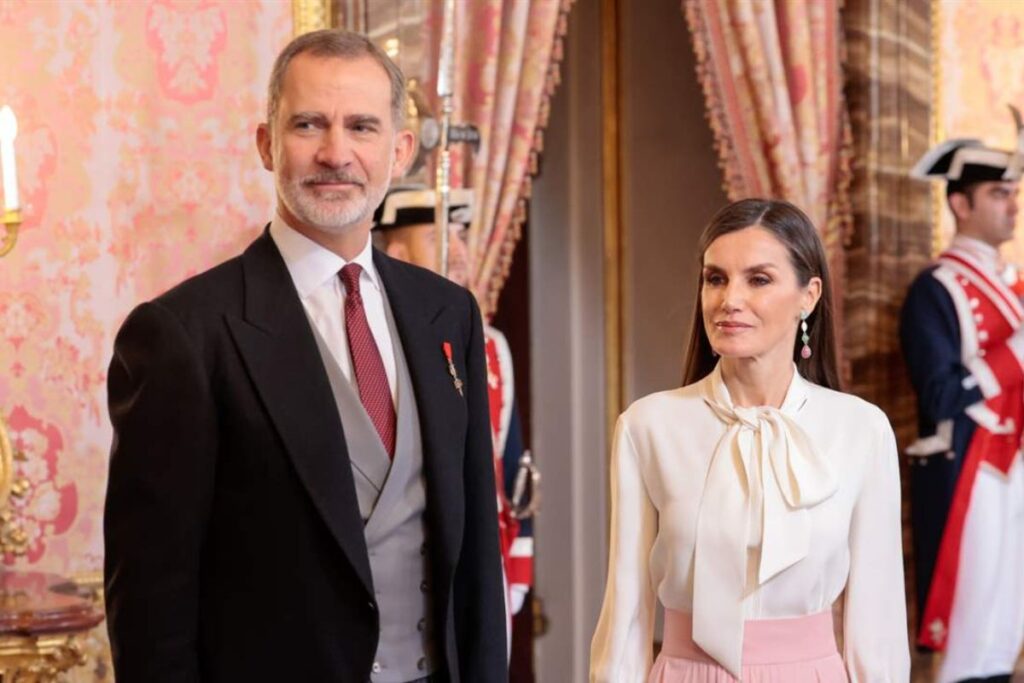 King Felipe VI and Queen Letizia of Spain sign a divorce settlement agreement