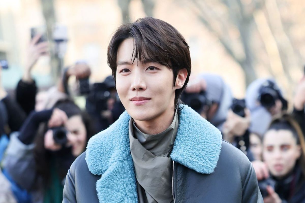 BTS J-Hope had a very sad and emotional reunion with his bandmates before enlisting in the military