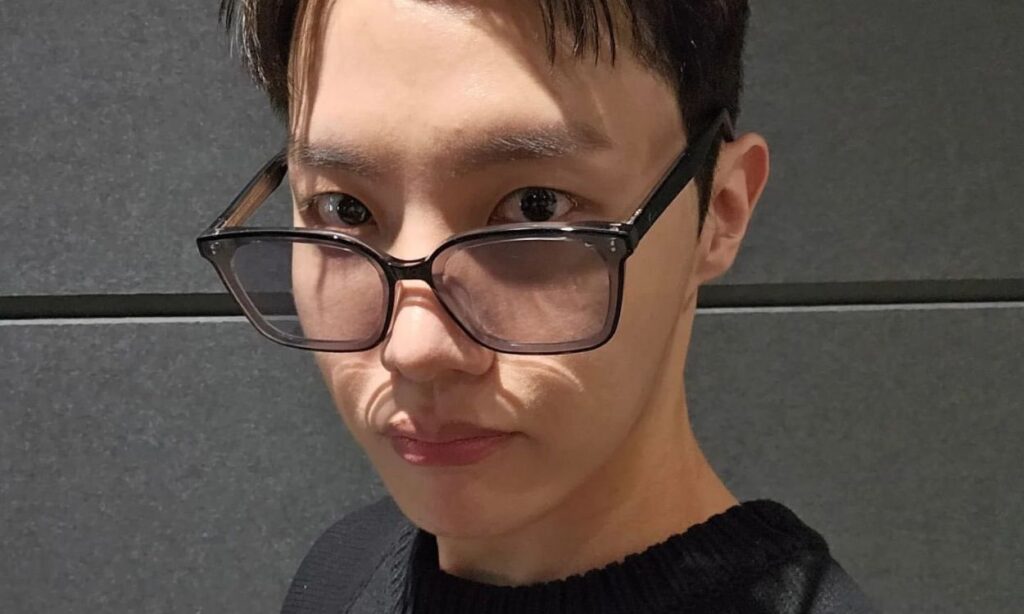 BTS's J-Hope shaves his hair to go to the military service and makes fans cry