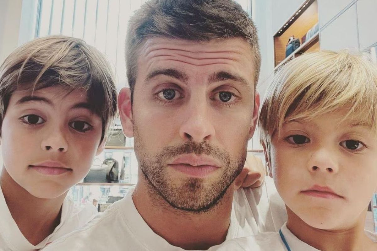 Gerard Piqu s Farewell With His Sons Sasha And Milan Before Moving In 