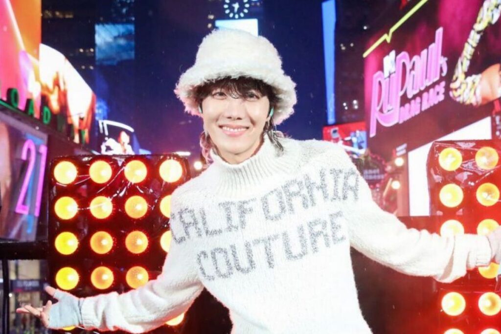 J-Hope bids farewell to ARMY for the last time before military service and this is what he asked them