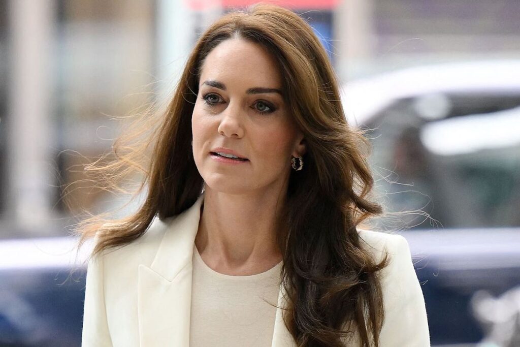 Kate Middleton left Buckingham Palace at end of Easter reception