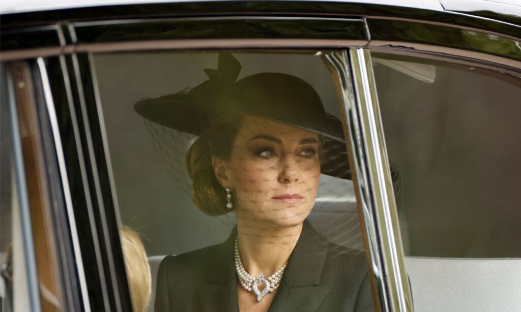 Kate Middleton took off her engagement and wedding ring