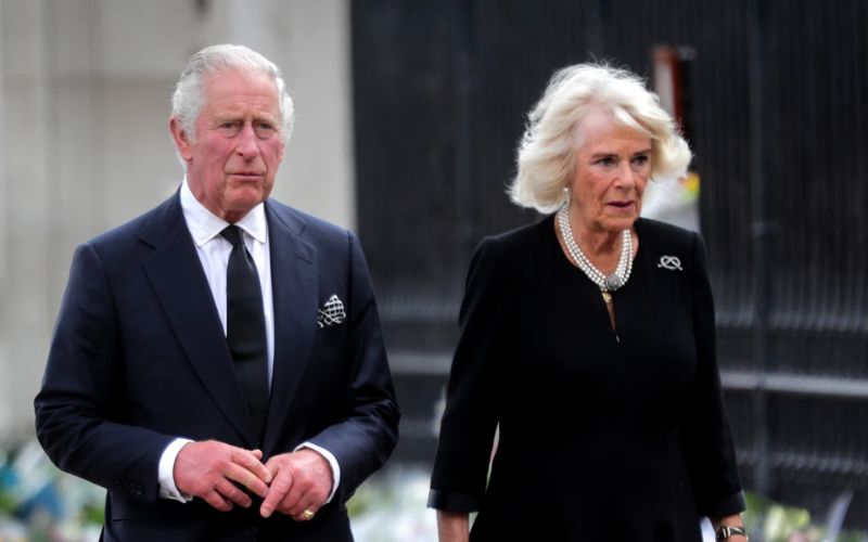 King Charles III would abdicate as King of England and give the crown to Prince William