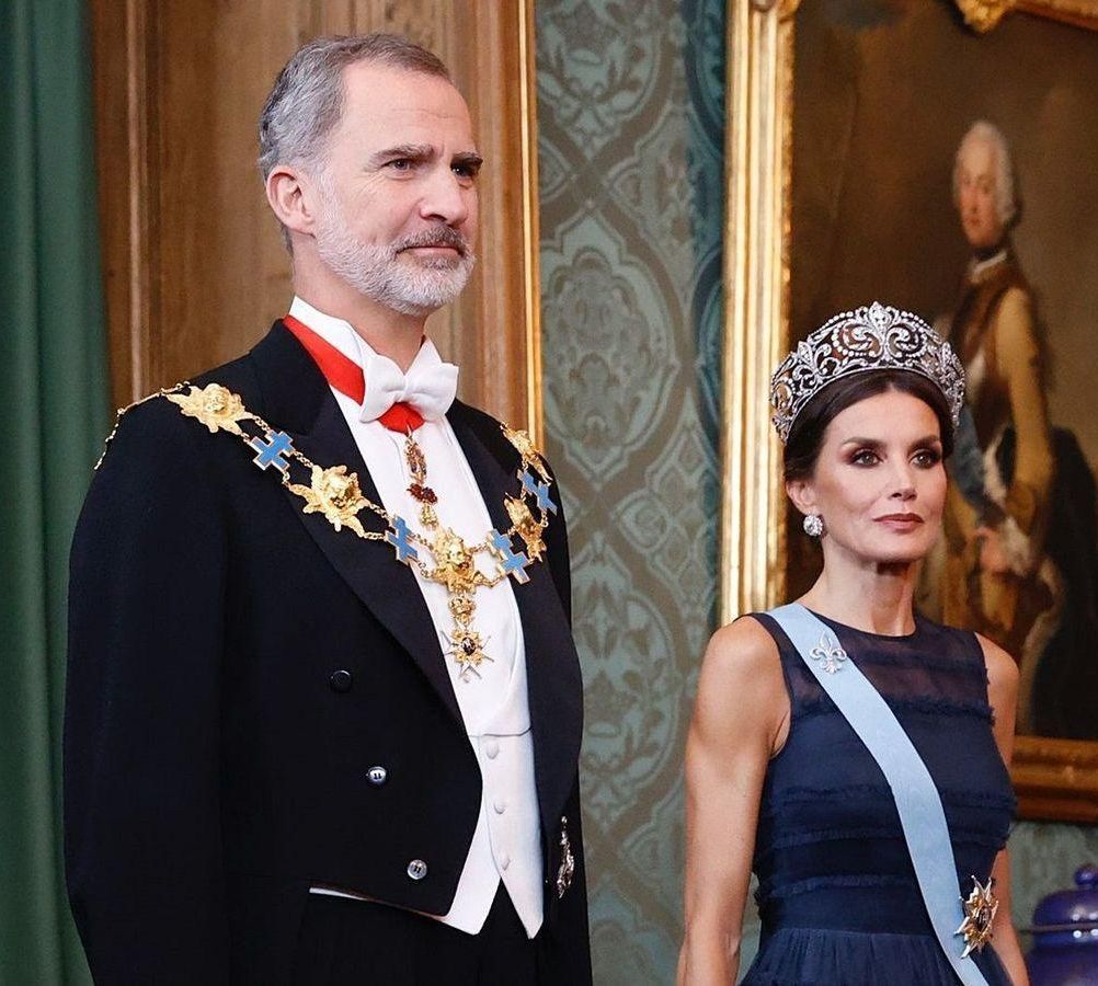 King Felipe VI went on vacation with his mother after his separation from Queen Letizia