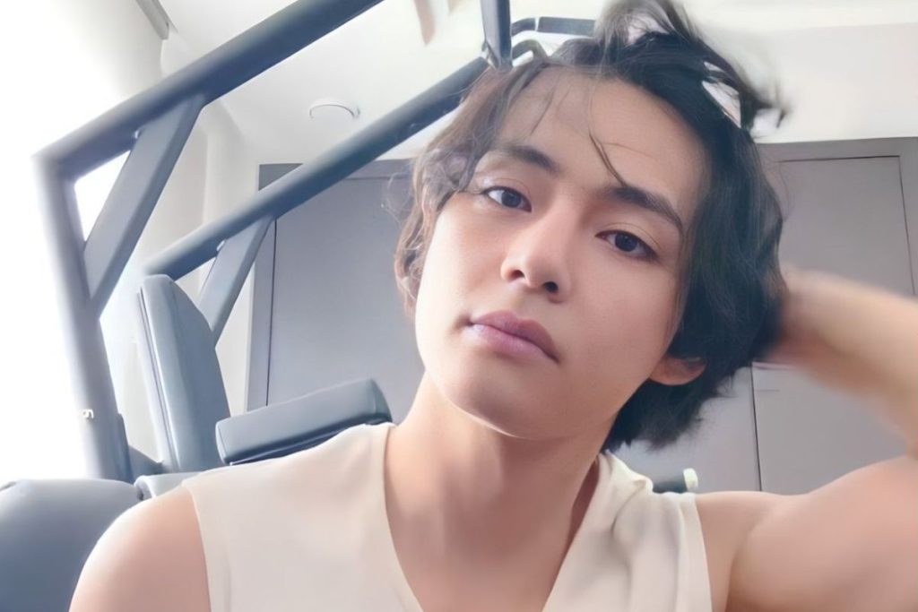 BTS' Taehyung surprises by showing a new look of blonde hair. Check out