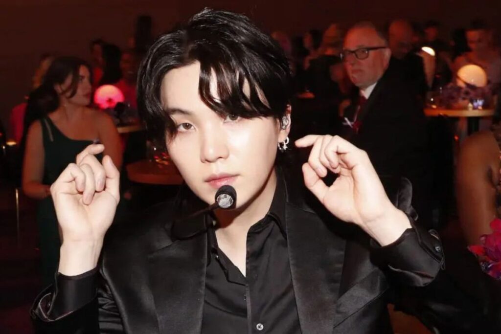 BTS fans manage to capture Suga's abs during his concert in the U.S.