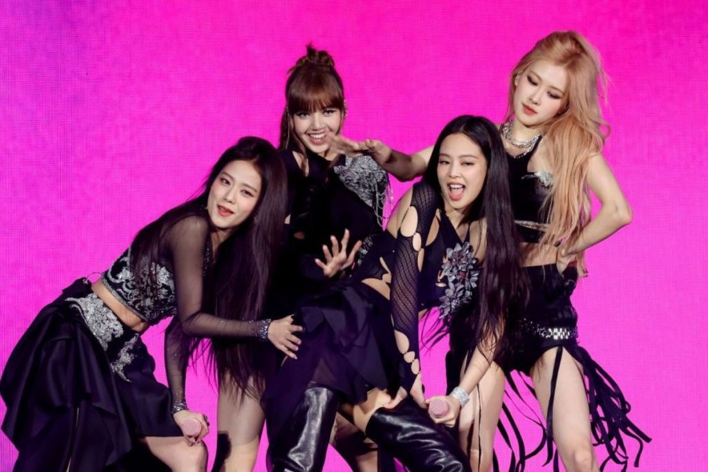 In the middle of a BLACKPINK concert, some fans started a fight with blows (VIDEO)