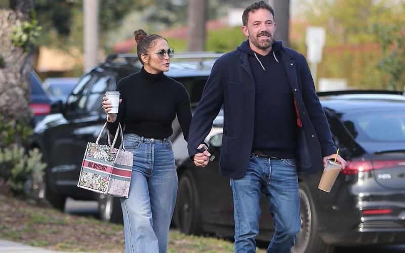 Jennifer Lopez and Ben Affleck look happy while going out in public despite all the break-up rumors