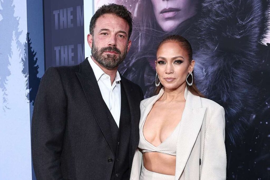 Jennifer Lopez and Ben Affleck look happy while going out in public despite all the break-up rumors