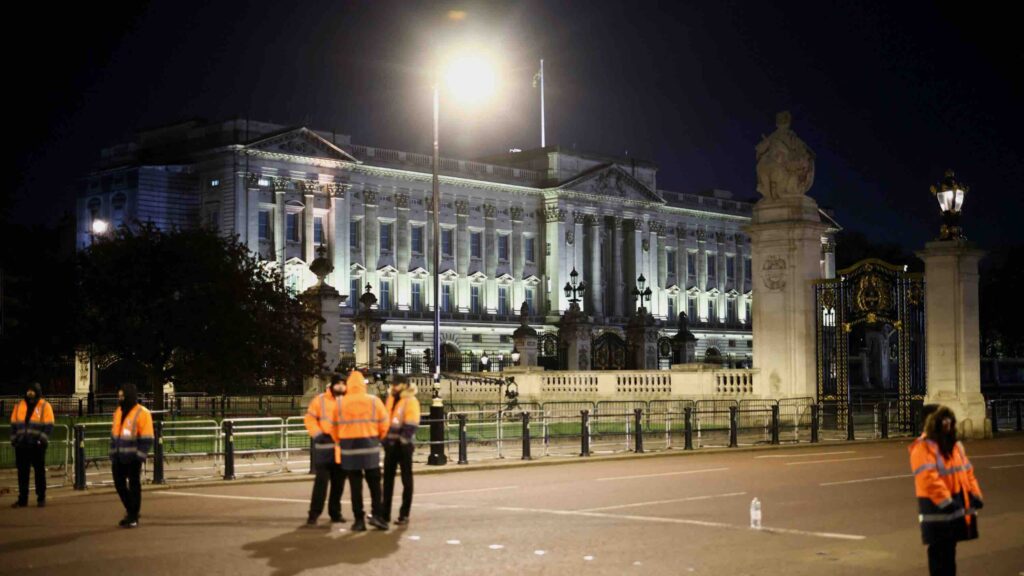 One explosion and one arrested at Buckingham Palace just days before the coronation