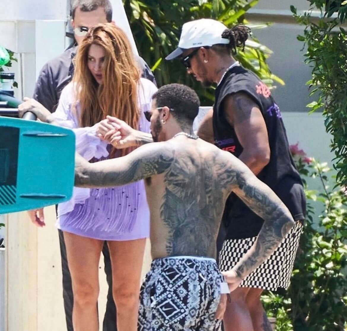 Shakira and Lewis Hamilton go out together again and go on a yacht ride Shakira and Lewis Hamilton go out together again and go on a yacht ride