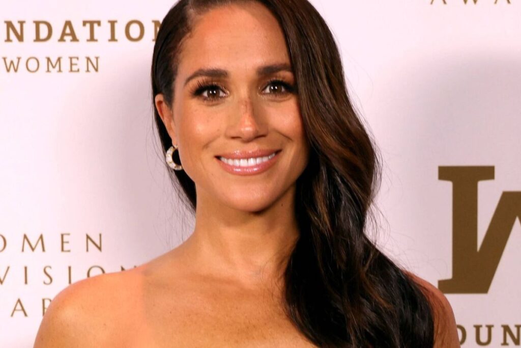 Meghan Markle stuns in a luxurious gold dress at the Women of Vision Awards