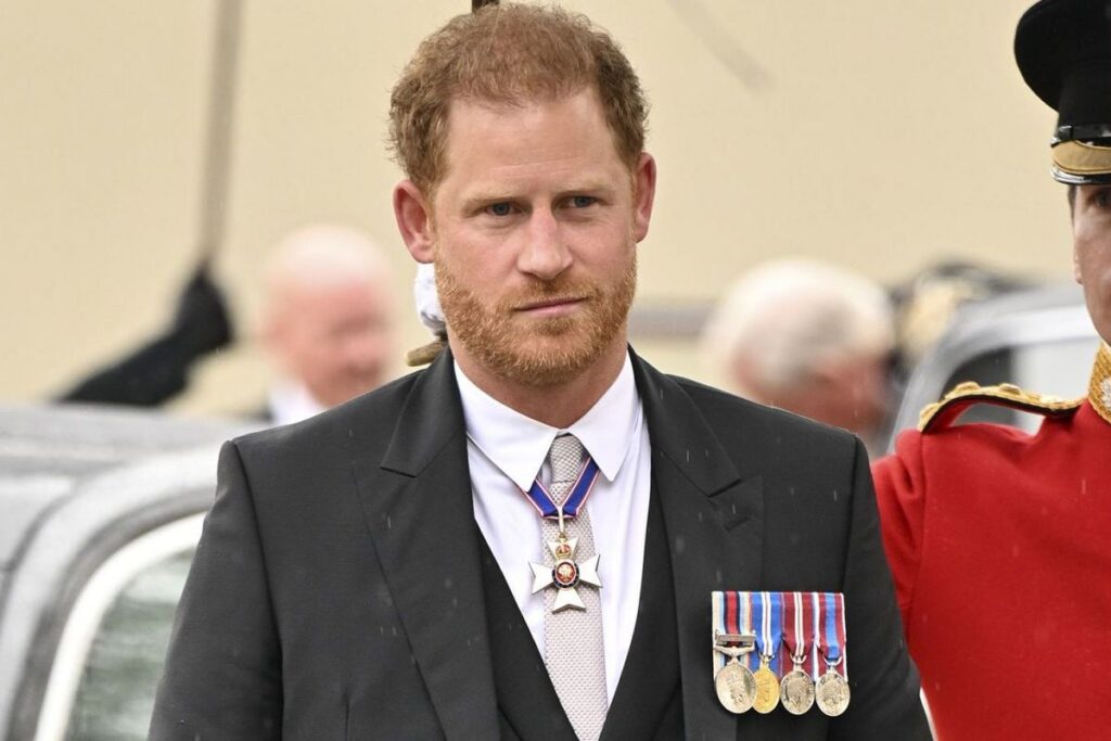 The strange look Prince Harry gave Prince William and Kate Middleton causes concern