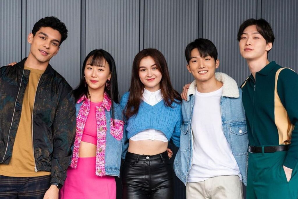 These two actors from the new Netflix series 'XO, Kitty' are siblings in real life