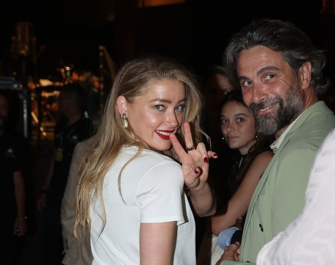 Amber Heard returns to the movies and reappears for the premiere of her new movie amber heard