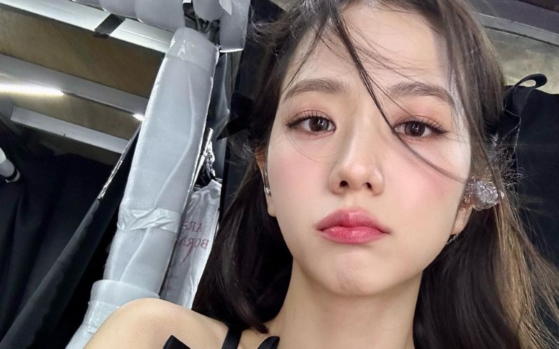 BLACKPINK’s Jisoo tests positive for COVID-19 and the rest of the group will continue their current tour without her