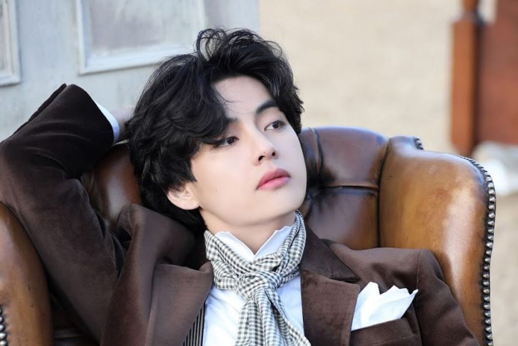 BTS' Taehyung is being rejected by some fans after dating rumors with BLACKPINK's Jennie