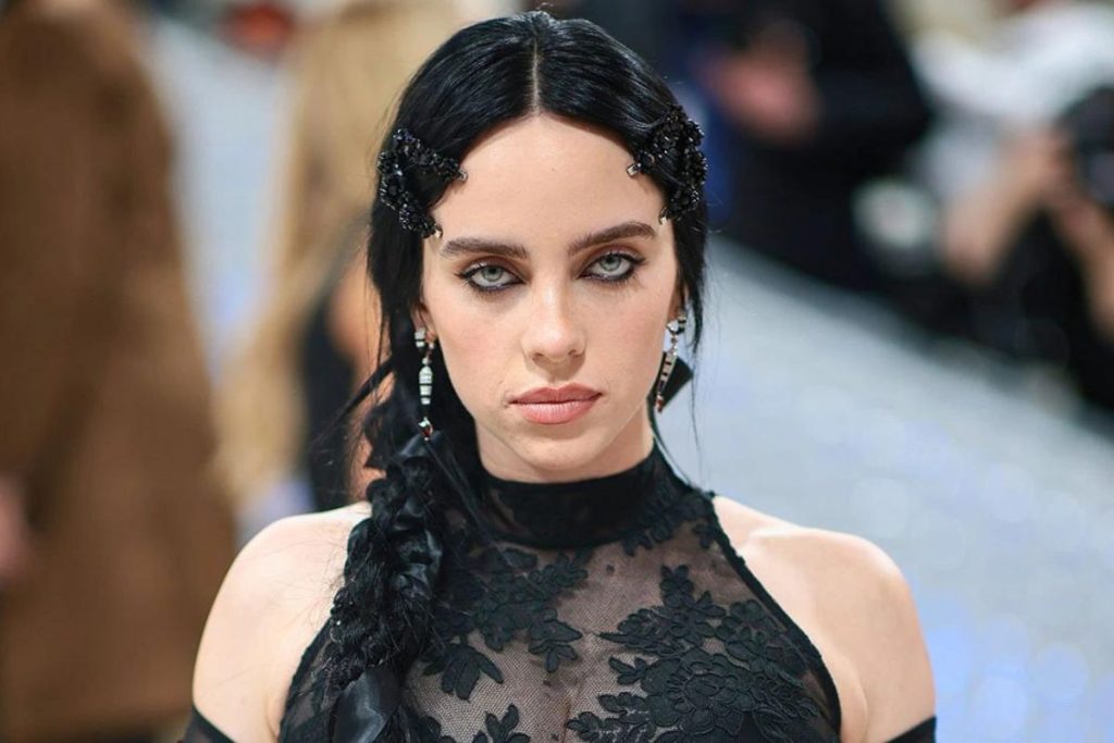 Billie Eilish defends herself and calls people who criticize her more feminine style ‘weirdos’ Billie Eilish defends herself and calls people who criticize her more feminine style ‘weirdos’