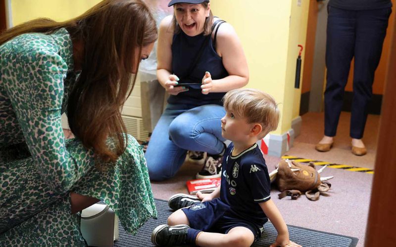 Watch the video of the way Kate Middleton treated a disabled child in public