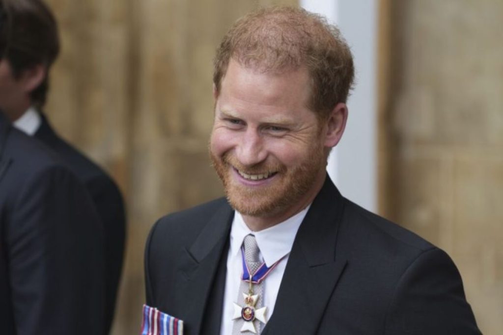 Prince Harry captivates women in the United States while enjoying a basketball game