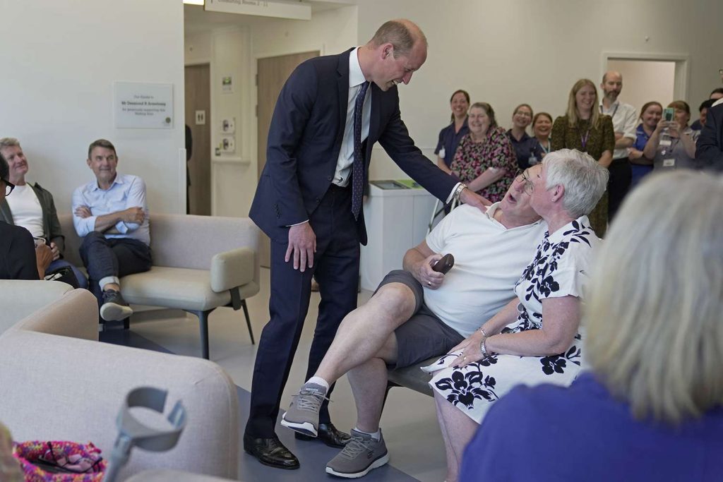 Prince William follows in Princess Diana's footsteps and helps people with cancer