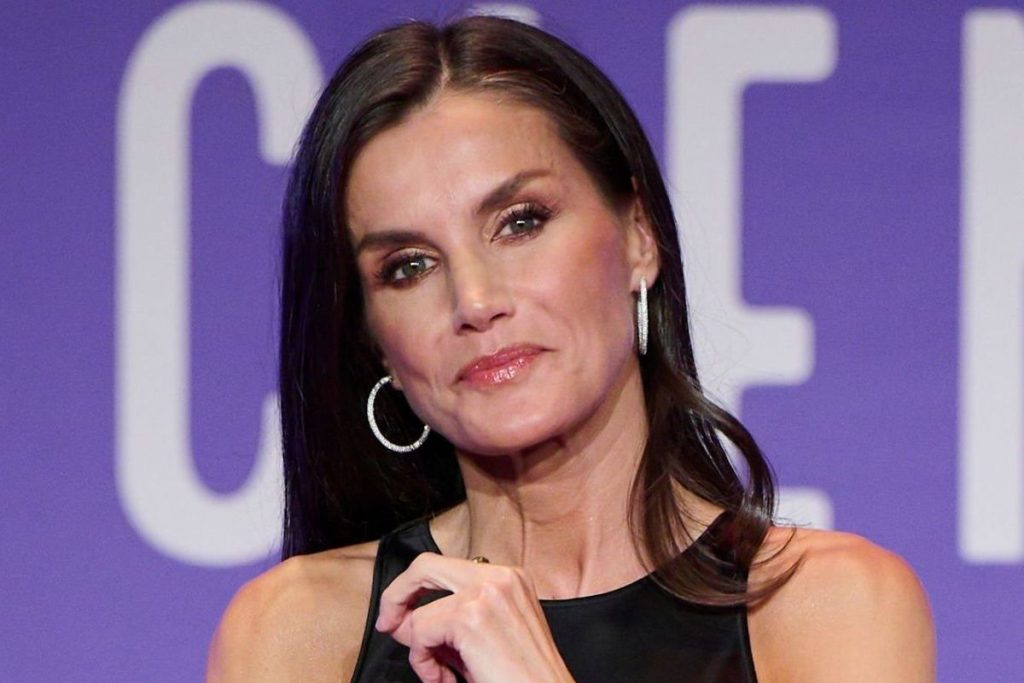 Queen Letizia dazzled everyone with her elegant and comfortable look at a soccer event