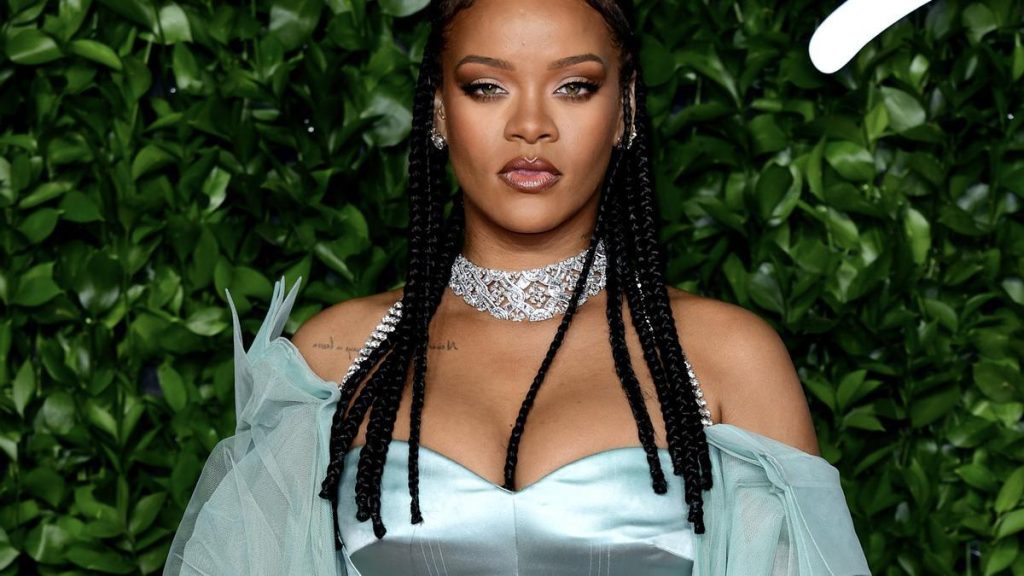 Rihanna becomes the most millionaire artist in the world