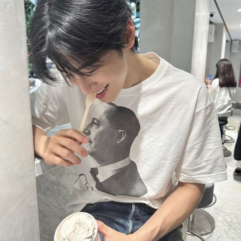 ASTRO's Cha Eunwoo is so handsome that he went viral even for eating ice cream