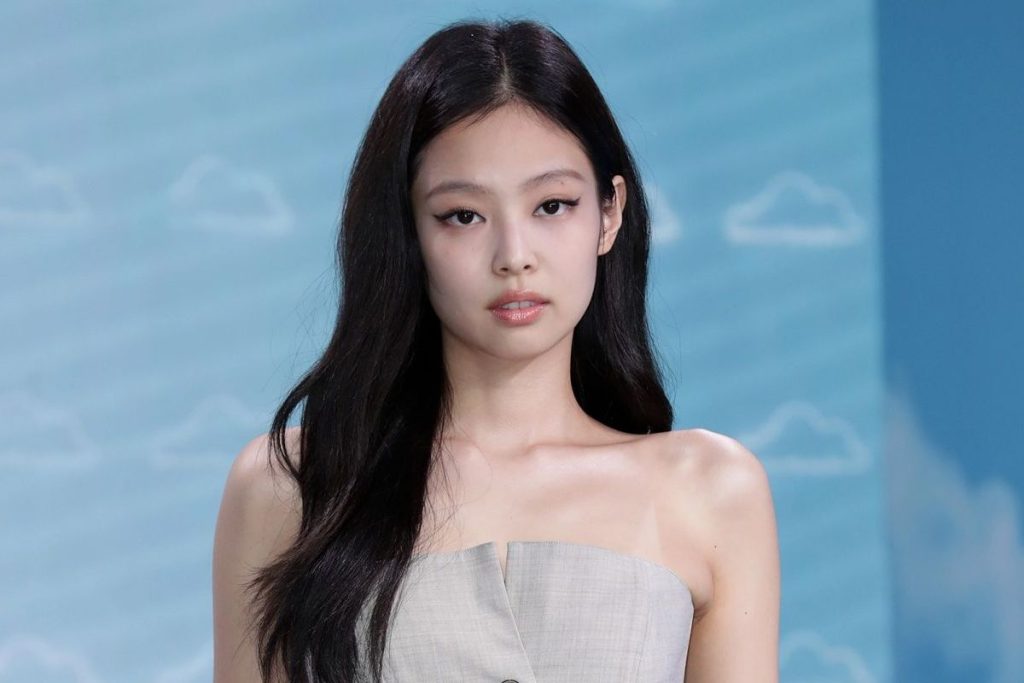 BLACKPINK's Jennie once again shows why she is the 'It Girl' by breaking the stereotypes imposed on KPOP