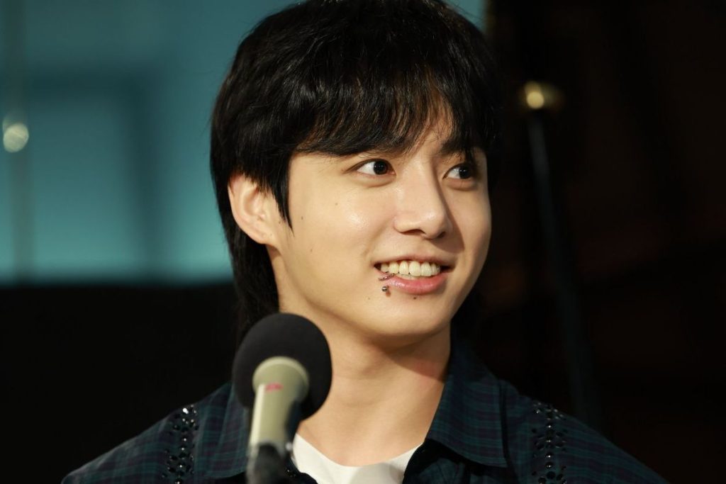 BTS' Jungkook surprises by appearing totally drunk on a transmission