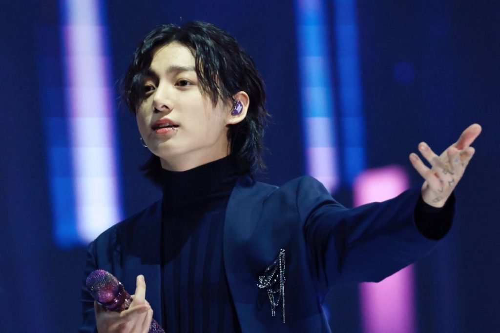 BTS's Jungkook appears without clothes on Weverse live