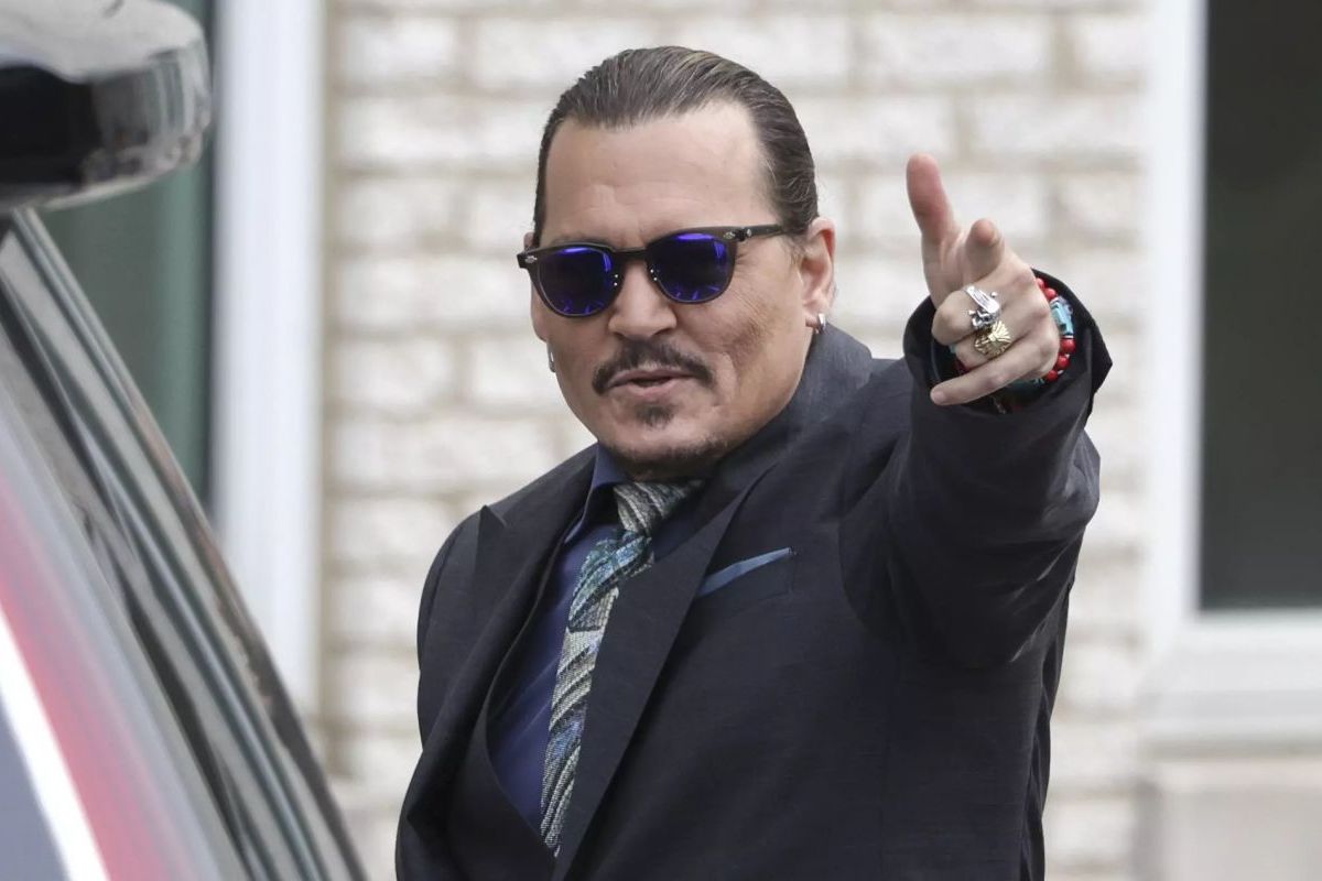 Johnny Depp is found collapsed in a hotel and his health condition is delicate