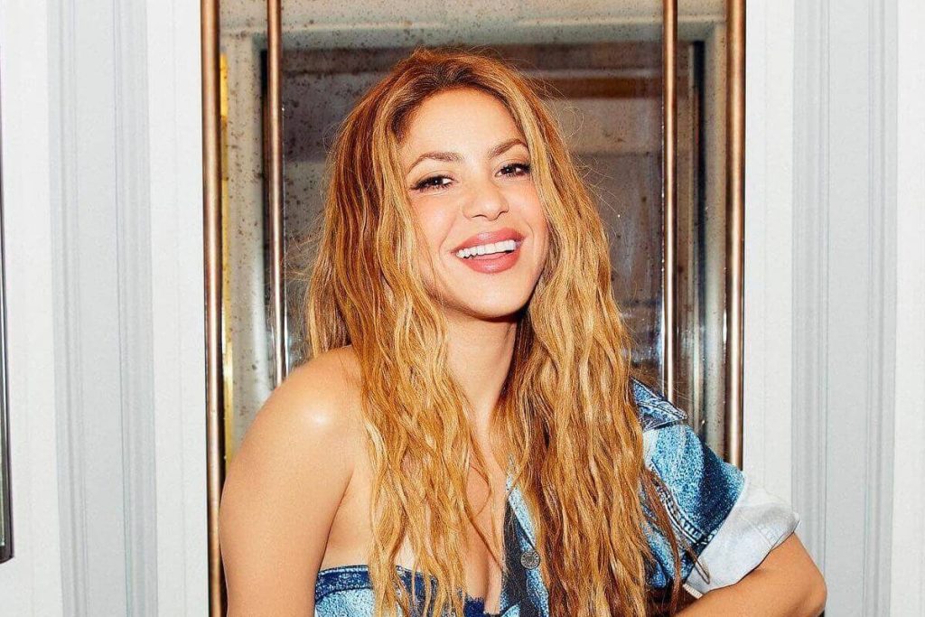 Shakira goes viral with a great look in the middle of a big party in London