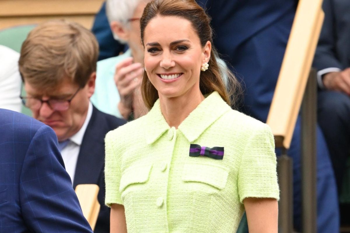 The heartwarming interaction between Kate Middleton and a little fan of ...