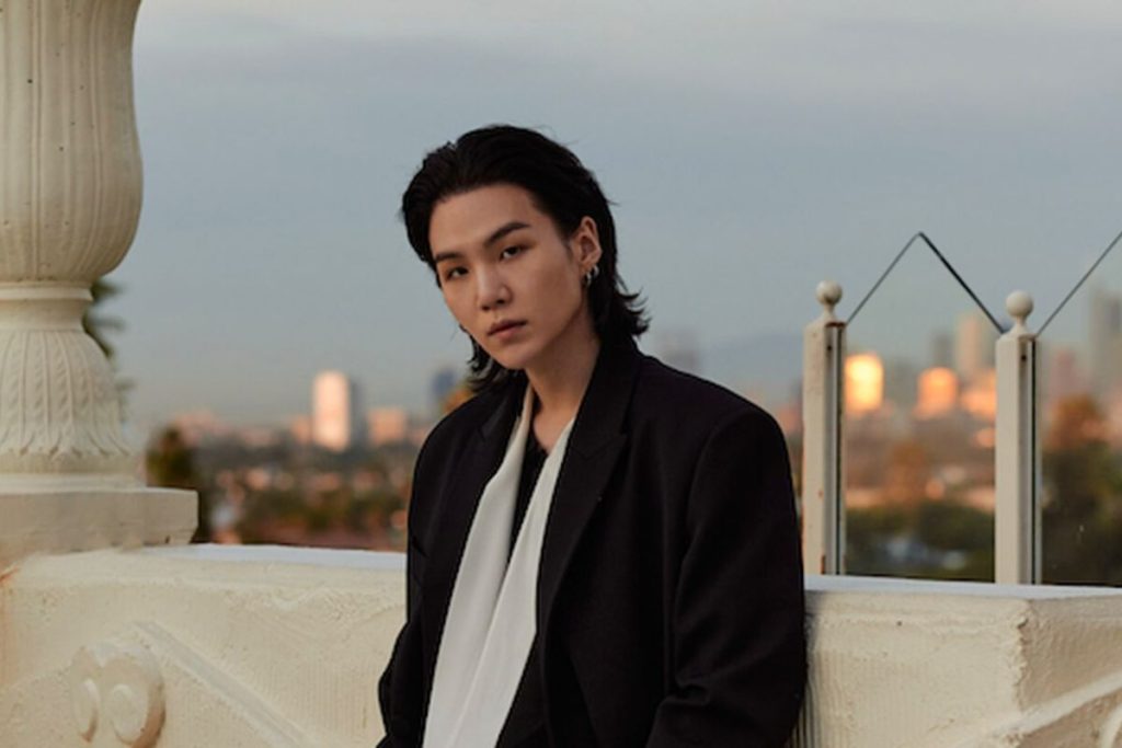 The impressive outfit of Suga from BTS that has made all her fans fall in love with him