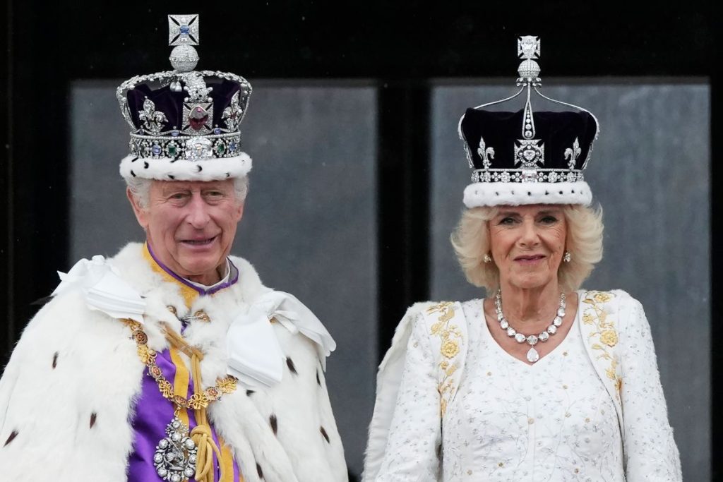 The strange ceremonial attire worn by Camilla Parker at her coronation in Scotland