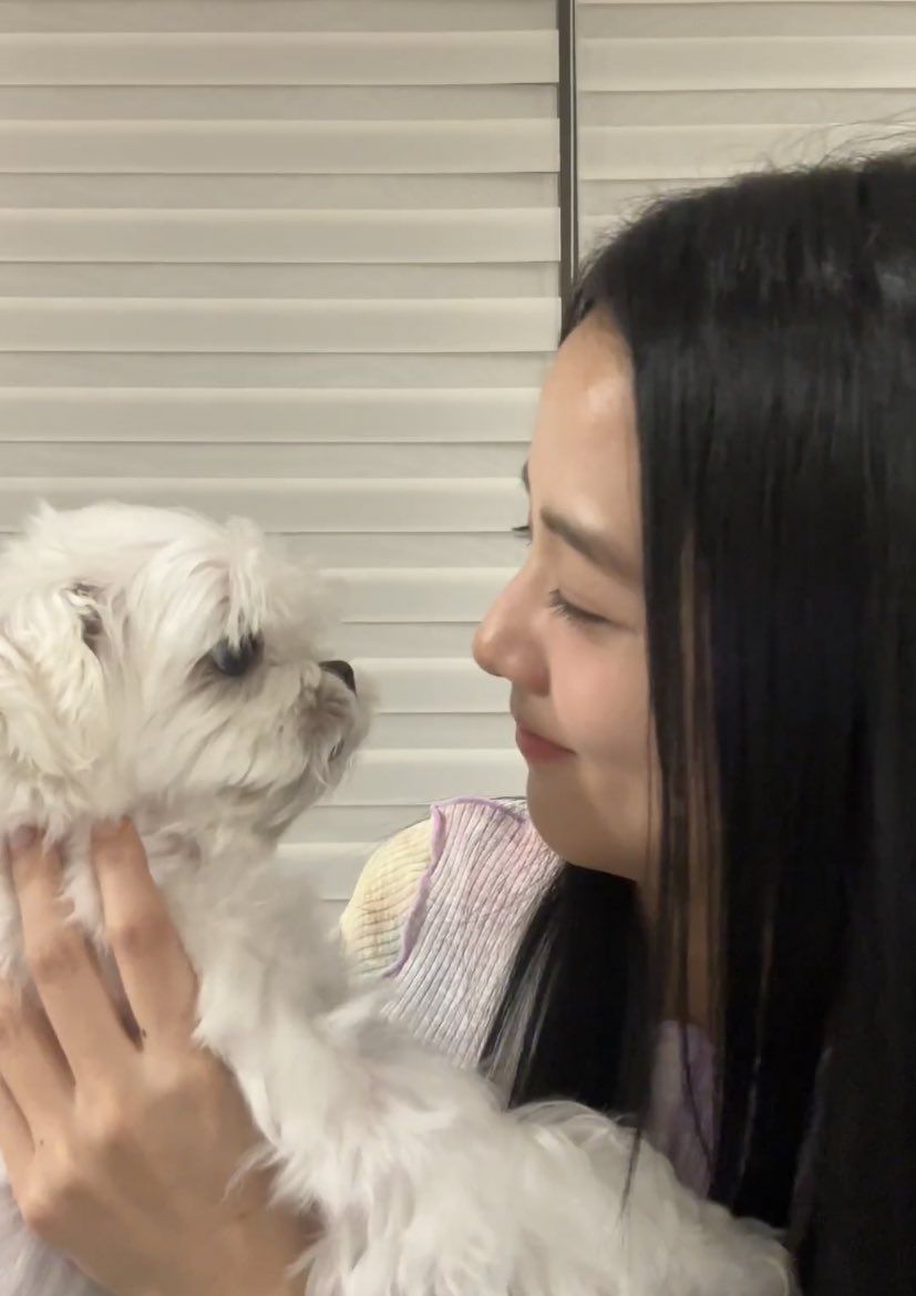 BLACKPINK's Jisoo reveals that there's good news but it's a secret