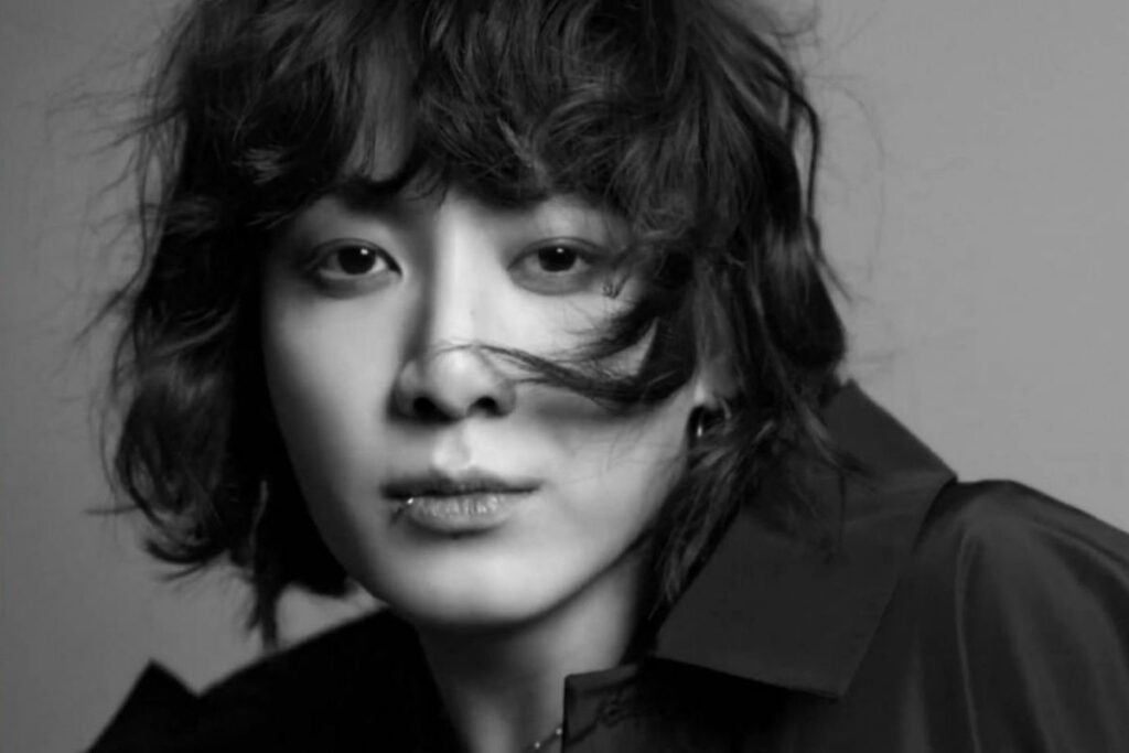 BTS' Jungkook is mistaken for a woman after photos with an androgynous look