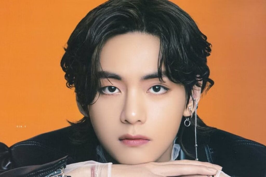 BTS’ V accidentally showed his sculptural body and made the ARMY go crazy