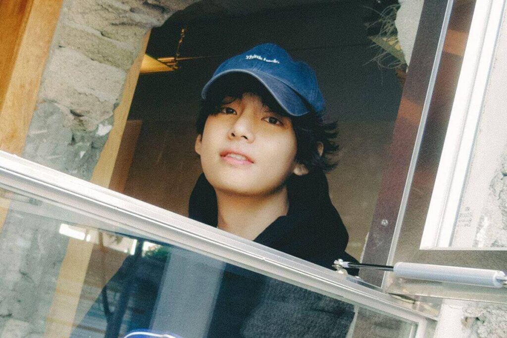 BTS' V has reached the top of this important Billboard chart for the first time