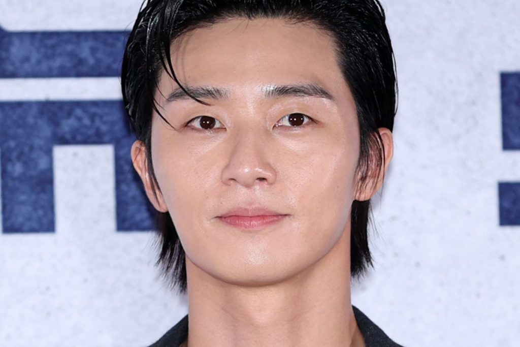 Park Seo Joon is a victim of sexual harassment by an obsessed fan