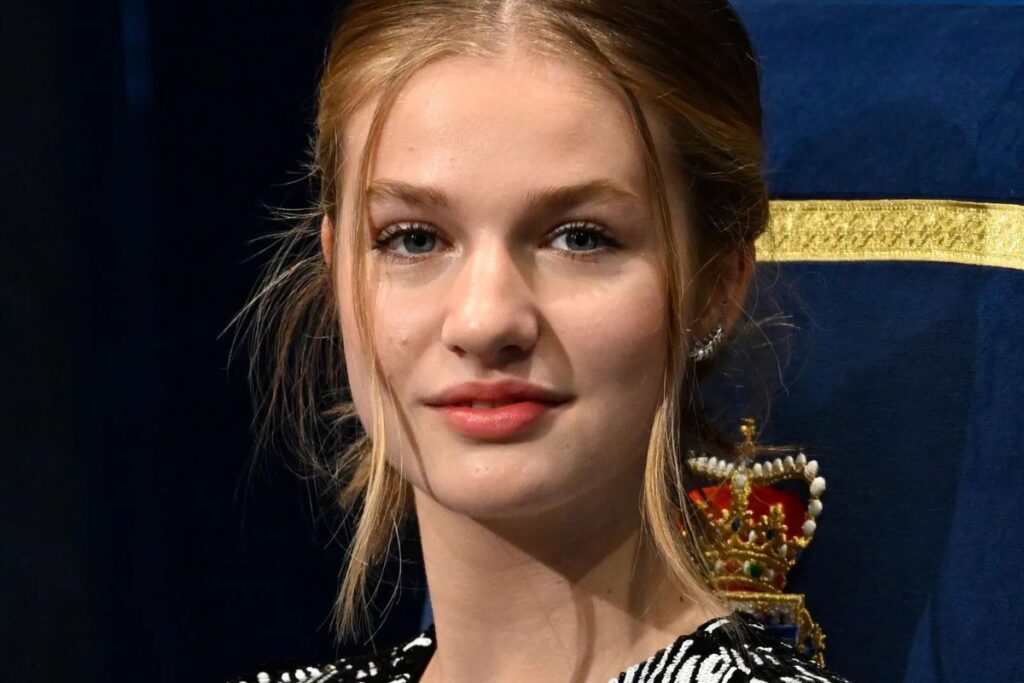 Princess Leonor harshly criticized because of her handwriting