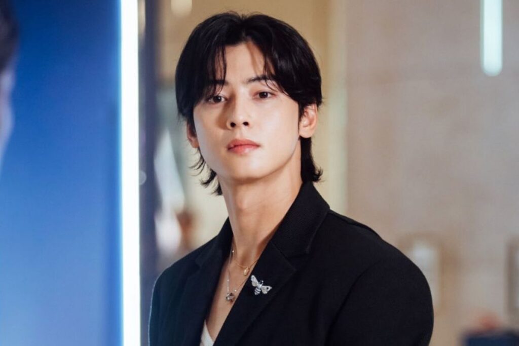 ASTRO's Cha Eunwoo once again leaves the public in shock with his incredible beauty