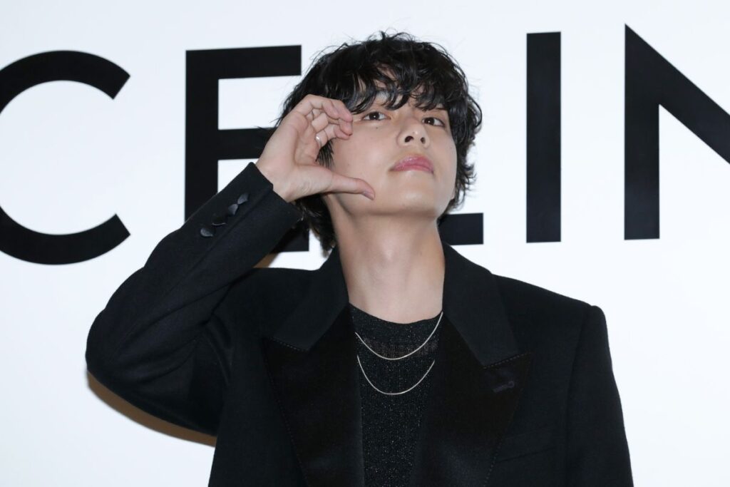 BTS’ V’s fifth win on “Music Bank” with “Slow Dancing”