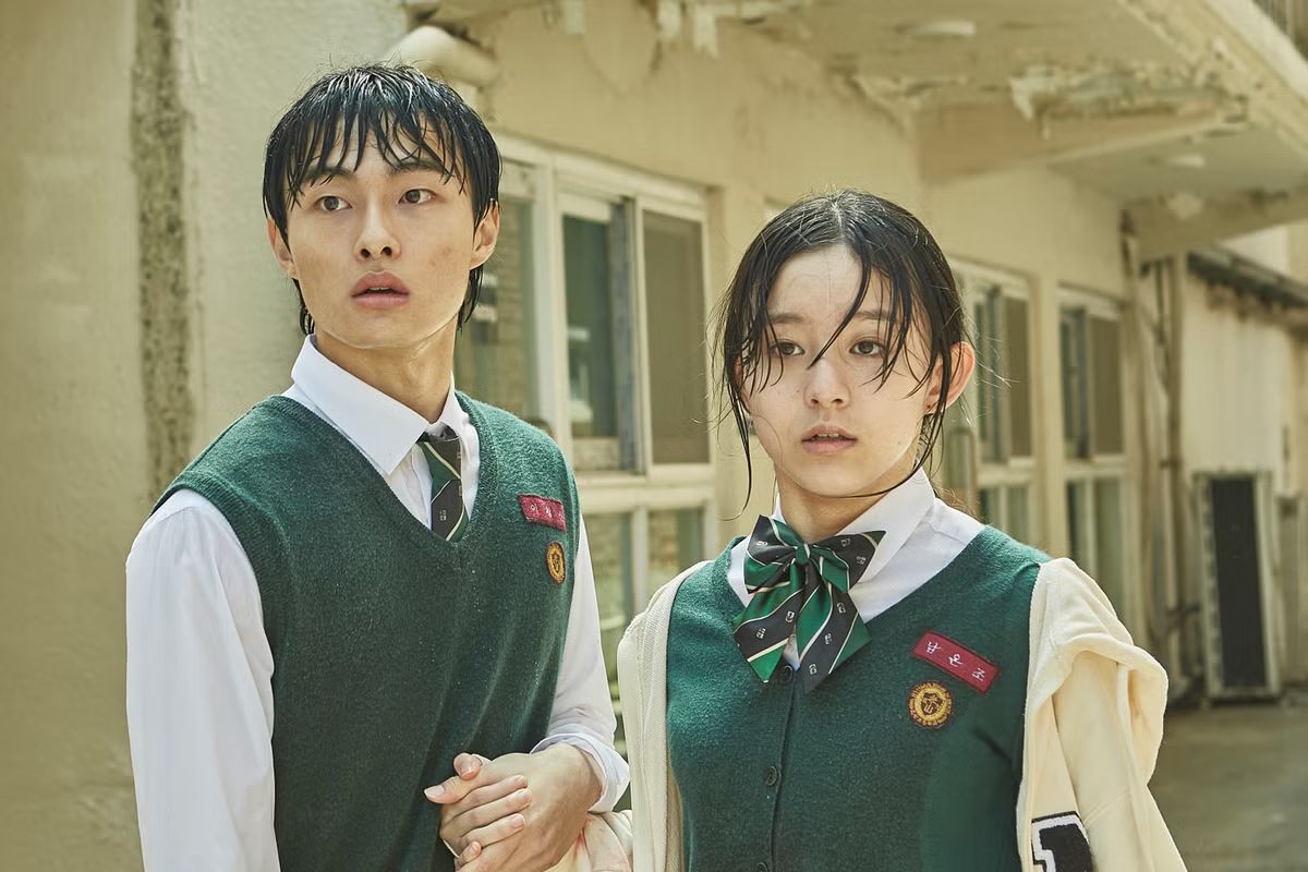 Do you like apocalyptic Zombie plots? These 4 series are perfect for you Do you like apocalyptic Zombie plots? These 4 series are perfect for you