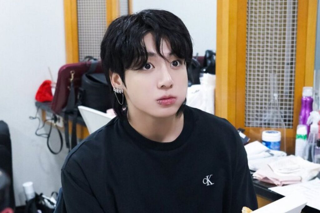 Jungkook from BTS does not stop spoiling his fans and gives them a seductive photo at the gym