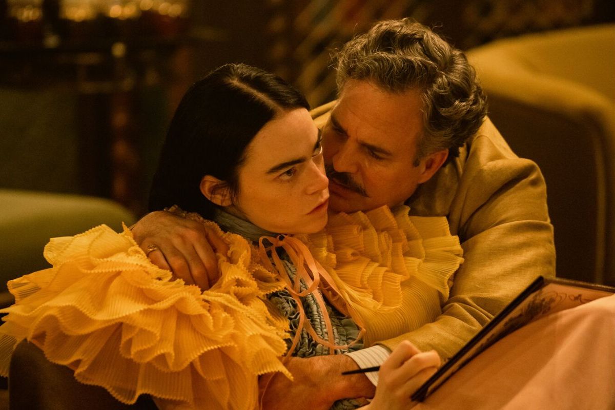 'Poor Things' is the new film by Emma Stone that has dethroned 'Barbie' and 'Oppenheimer'